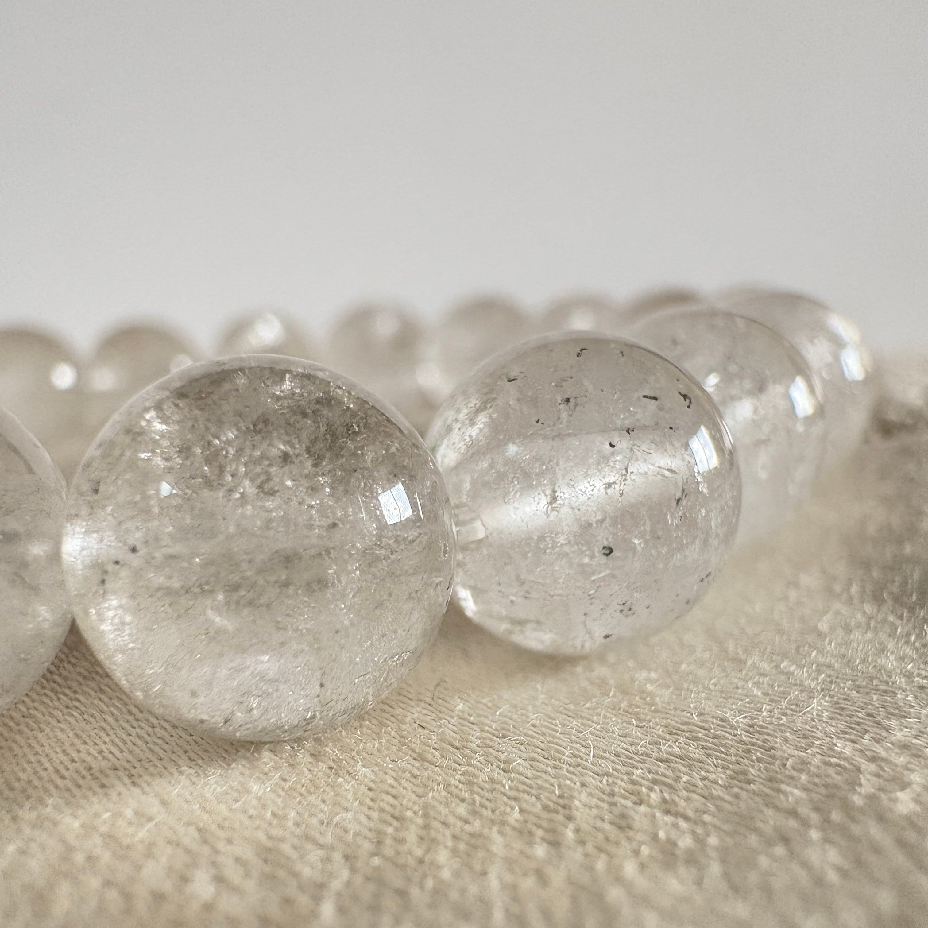 ガネーシュヒマール水晶 10mm珠 ブレスレット|ヒマラヤ聖地の ガネーシュヒマール水晶 10mm珠 ブレスレット|ヒマラヤ聖地の