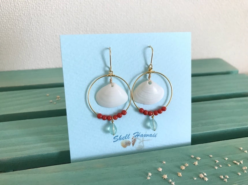 ホワイトシェルと赤珊瑚のフープピアス | ハンドメイド