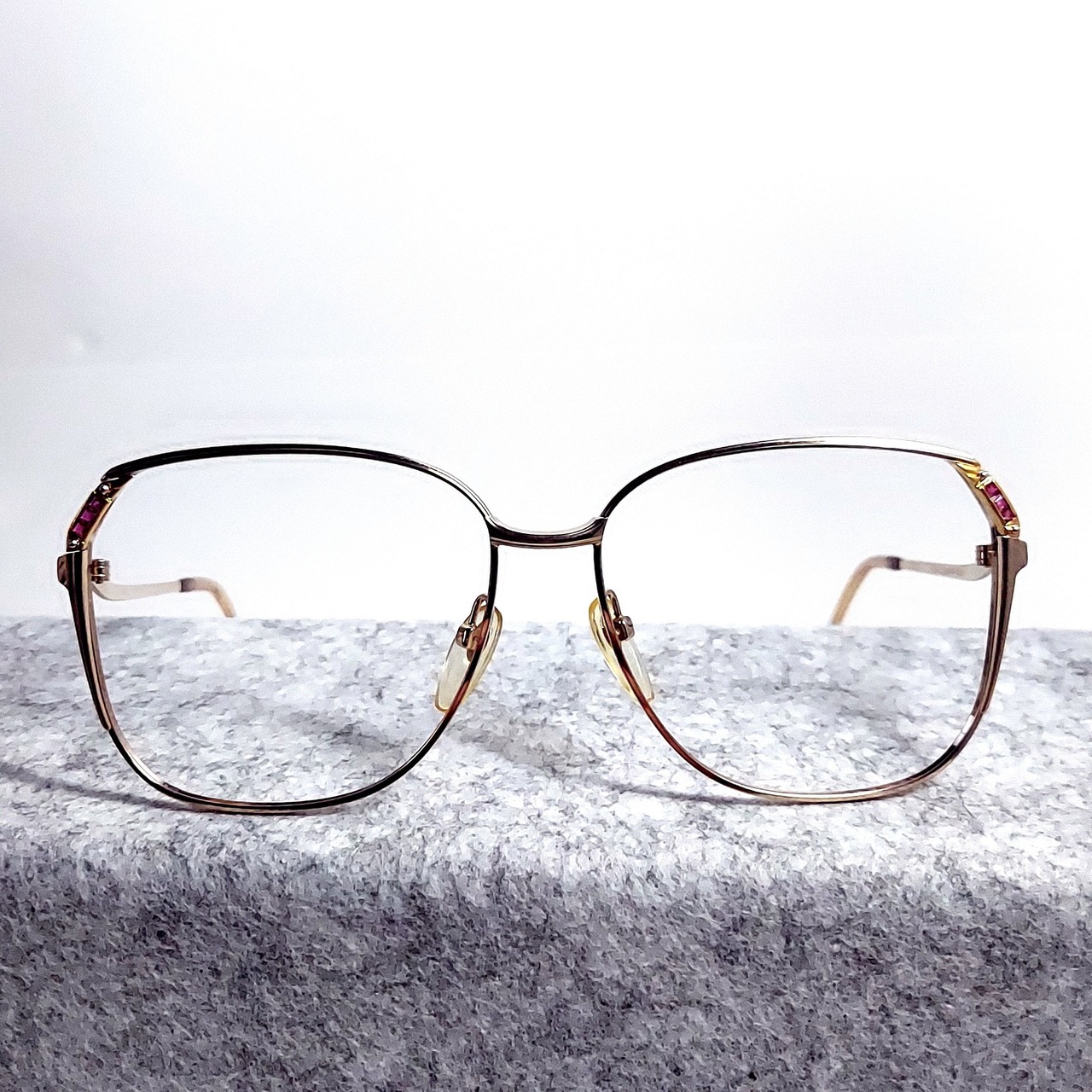 No.749メガネ HOYA 宝飾ルビー&18Kデコレーション【度数入り込み価格 