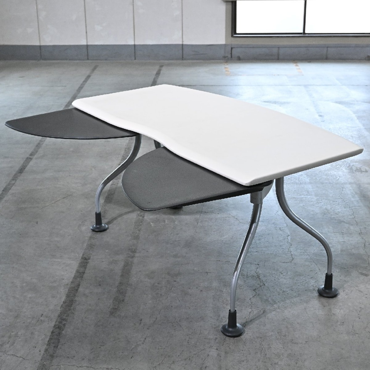 ハーマンミラー 12万「KIVA Collection」ウィングデスク B エリック・チャン PCデスク ワーク 机 オフィス キーヴァ Herman Miller【中古家具/中古インテリア/USED家具ユーズド家具/リサイクル】