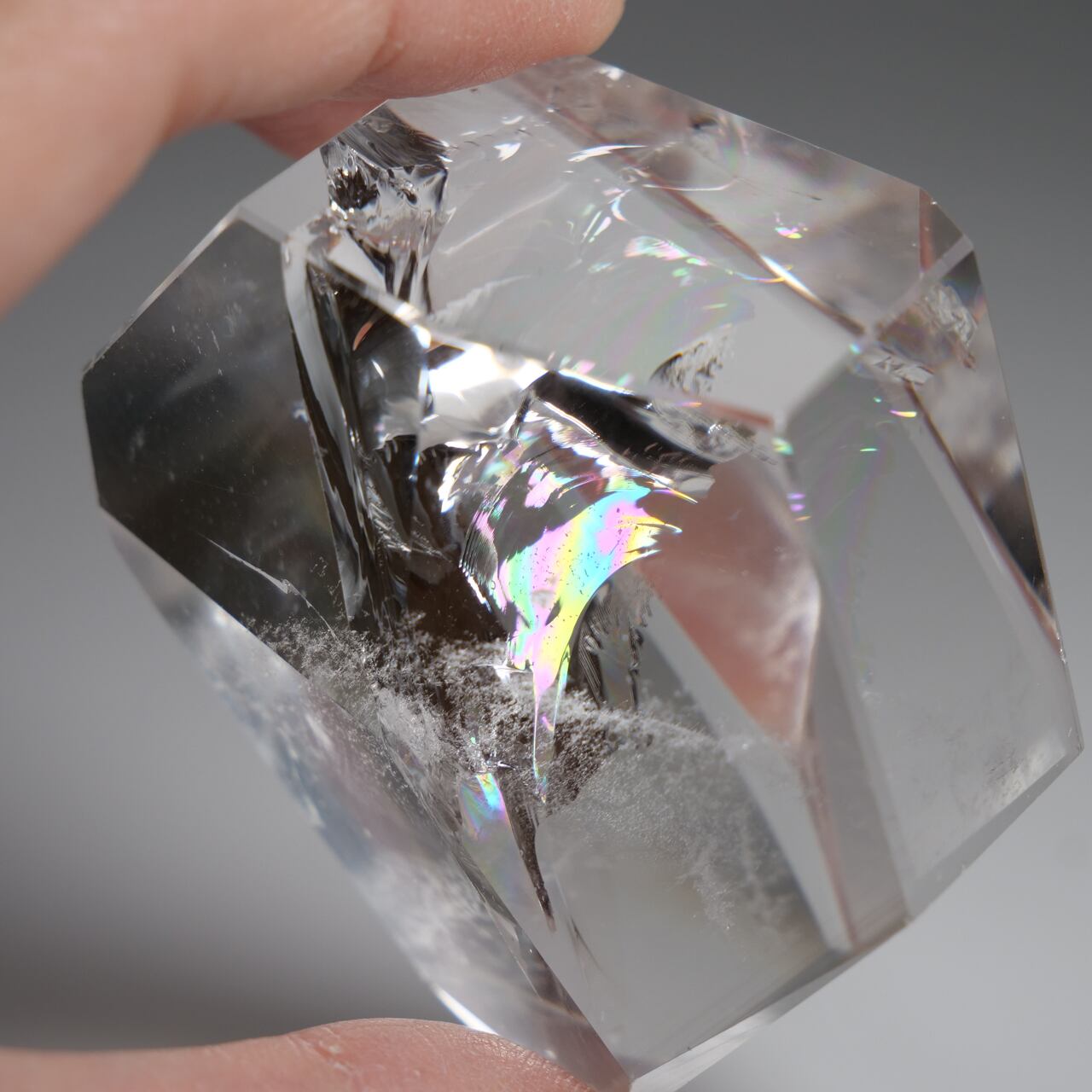 G-131虹&ラダー入り透明水晶フリーフォーム原石　アイリスクォーツ台座箱セット ⭐︎天然石 アイリス水晶 フリーフォーム 注文 アイリス クォーツ 水晶