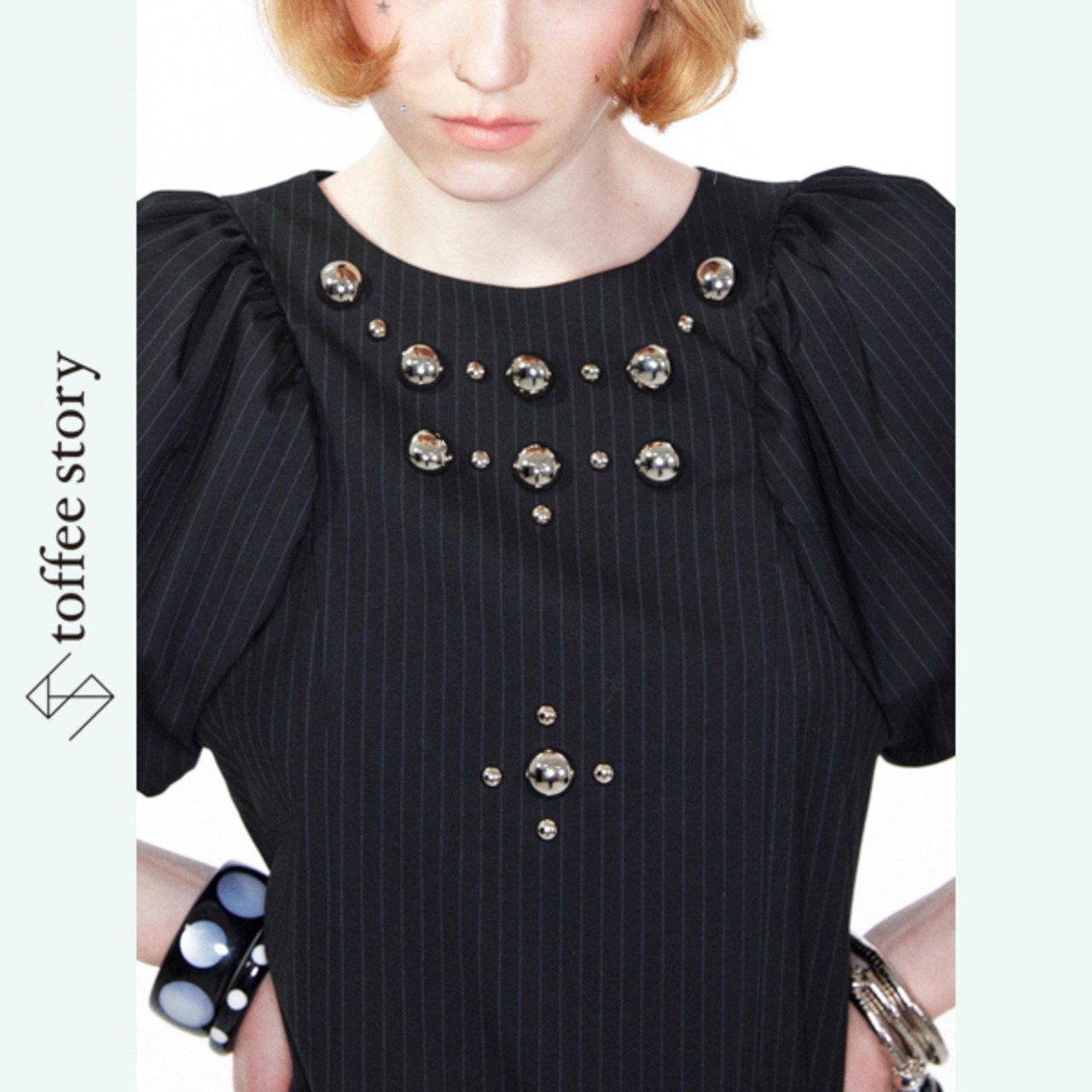 スタッズがきらめくモードドレス 《B0016》