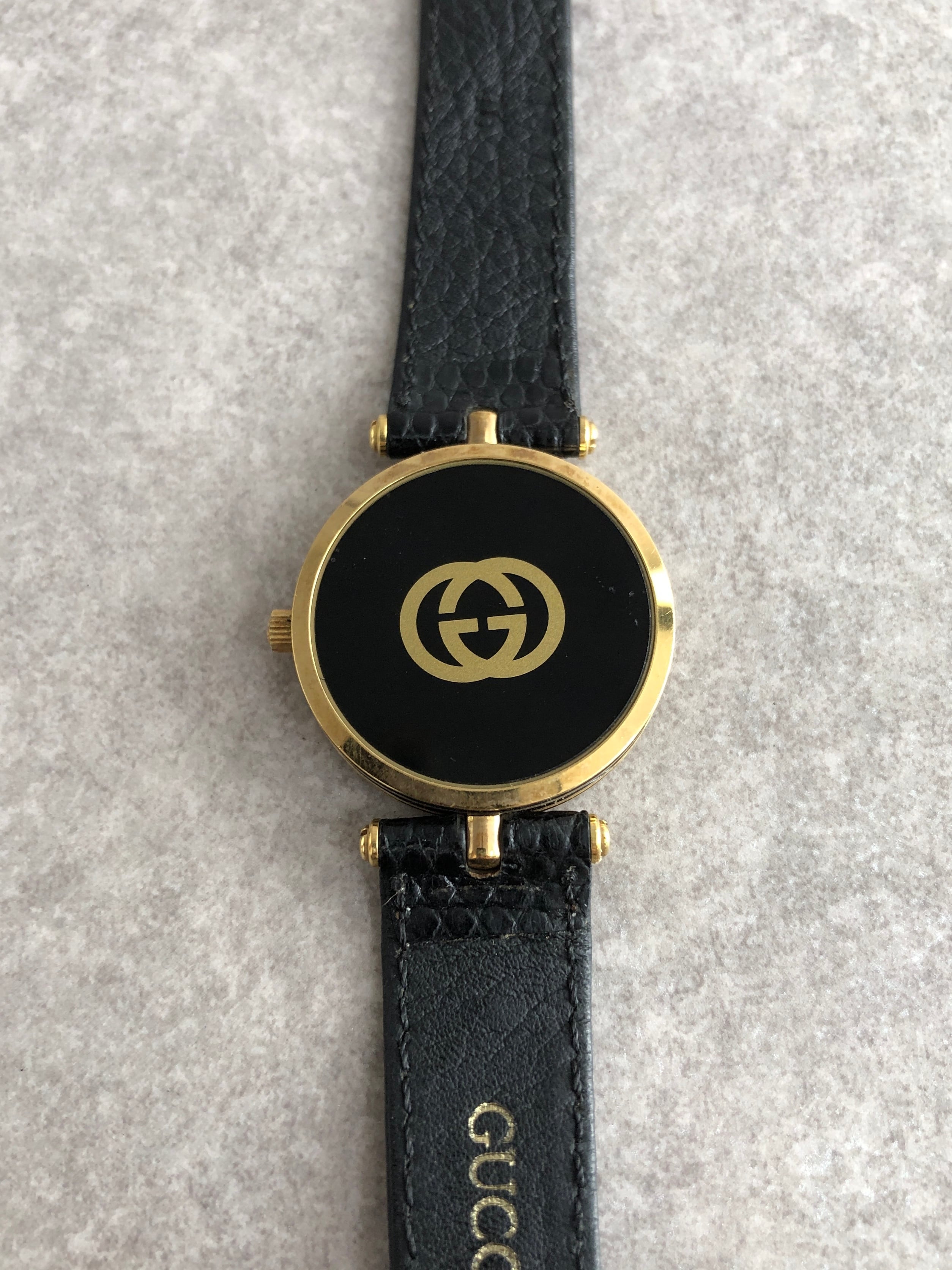 GUCCI　グッチ　GGロゴ　カフリンクス　ゴールド系　レトロ　ヴィンテージ GUCCI グッチ 腕時計 ゴールド×ブラック ローマ文字 レザー vintage