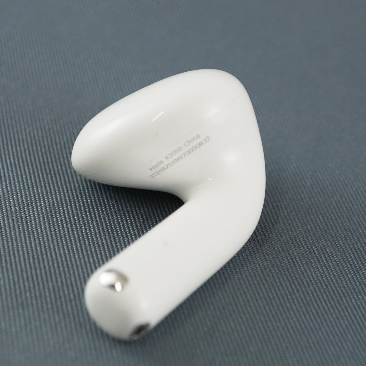 Apple AirPods 4 右イヤホンのみ USED美品 ノイズキャンセリングなし
