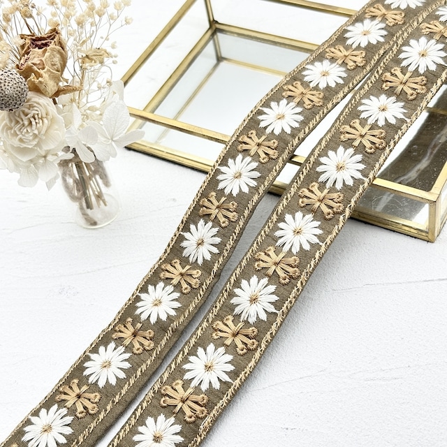 1ロール　デイジークロス　NEWタイプ　[カーキ]インド刺繍リボン　2583-1R