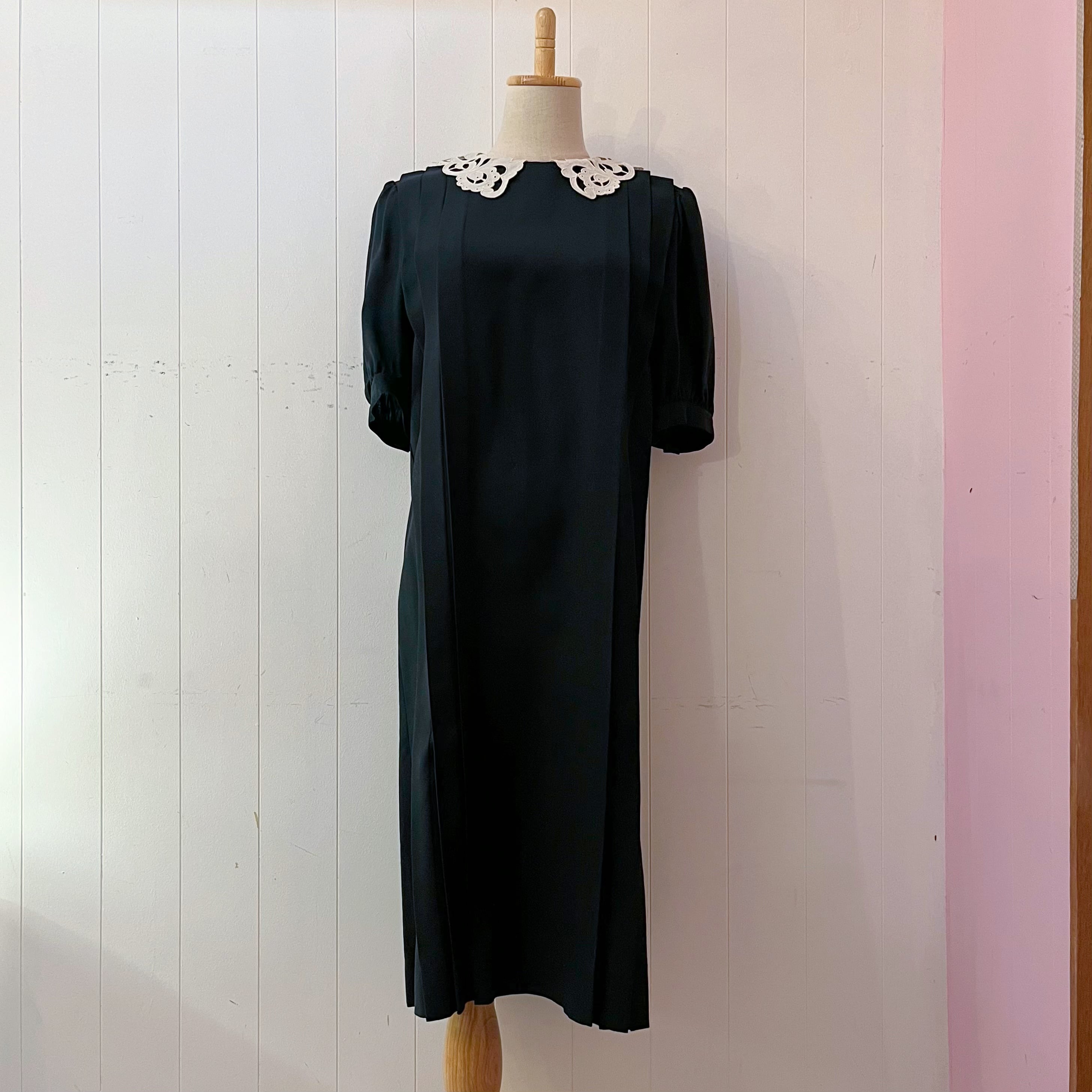 lace collar pleats black one-piece