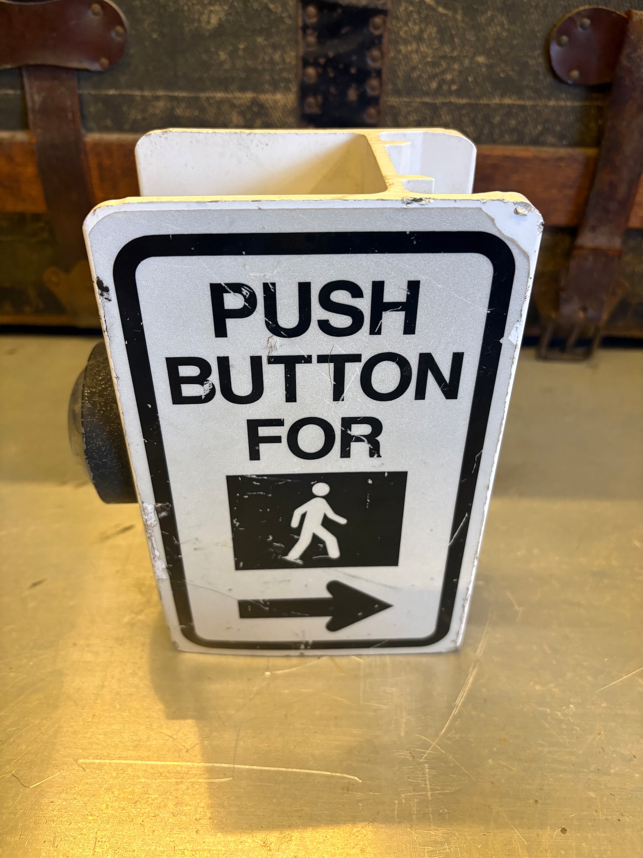 PUSH BUTTON FOR WALK SIGNAL 信号待ちボタン