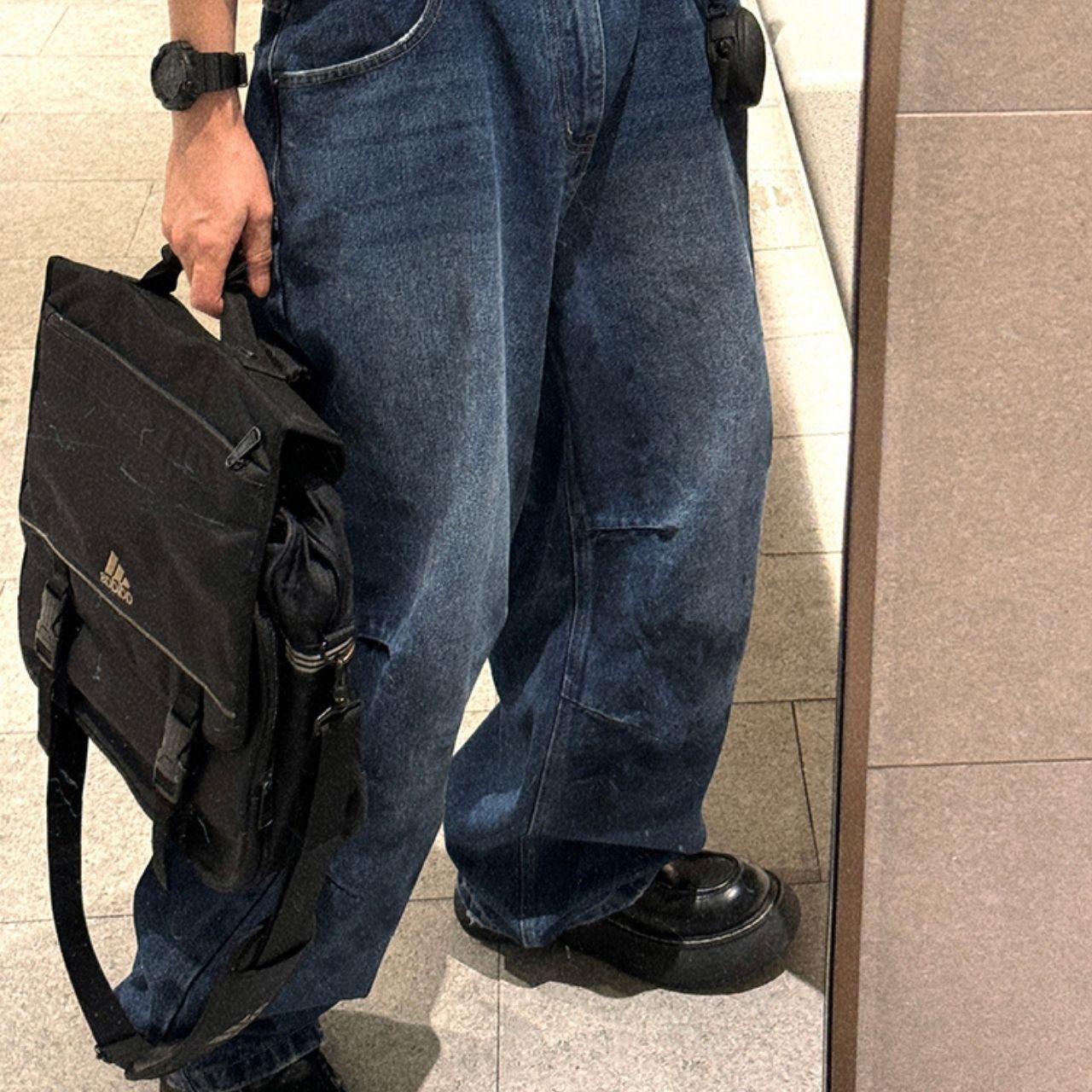 ダーティーダークブルーウォッシュドデニム　1061