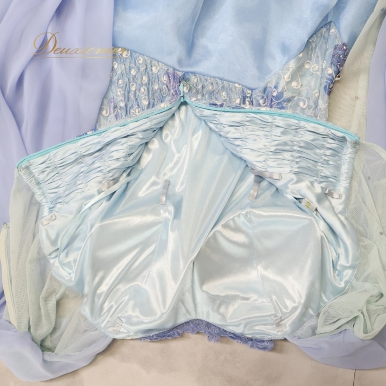 社交ダンス 衣装 スタンダードドレス ワンピース ドレス ブルー系 Leirina レイリーナ 水色 レース フロート デモ 競技 パーティ 発表会 ダンス 水色系 エレガント ドレスアップ ステージ衣装 ダンスパフォーマンス 競技用 衣装 フリル おしゃれ