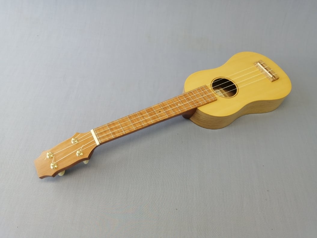 ルネサンスギターとウクレレアトリエ 一十舎 (ittosya)