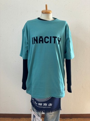【INACITY APPAREL】INACITY フロッキープリントTシャツ　ヘイジグリーン
