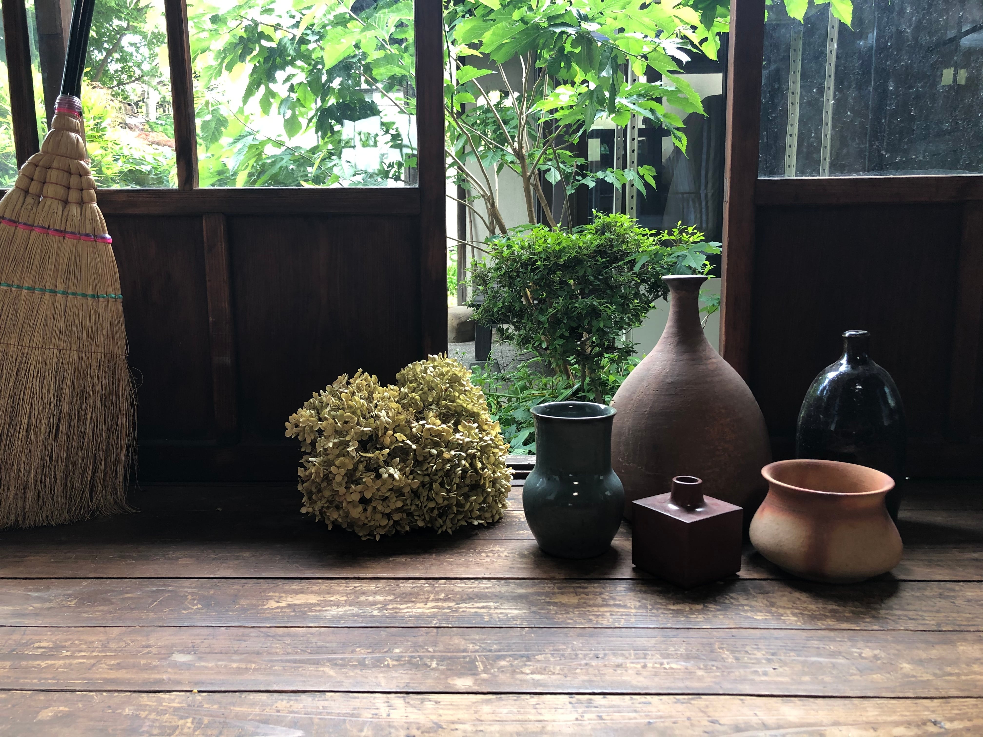 古い陶器の花瓶　黒　フラワーベース　骨董品　ビンテージ　アンティーク　古道具 | plants MARU ー 多肉植物・サボテン・園芸グッズのお店 ー  powered by BASE