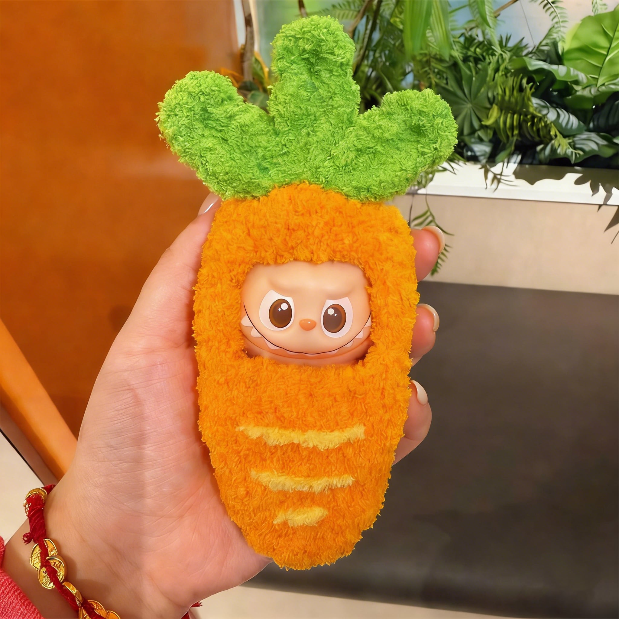 【実用的で可愛い】もふもふ癒しのにんじん♡ Labubu 4.0 10cm用 にんじんコスチューム 10cm お手入れも楽々な汚れ防止仕様 ほっこり可愛い 癒し系