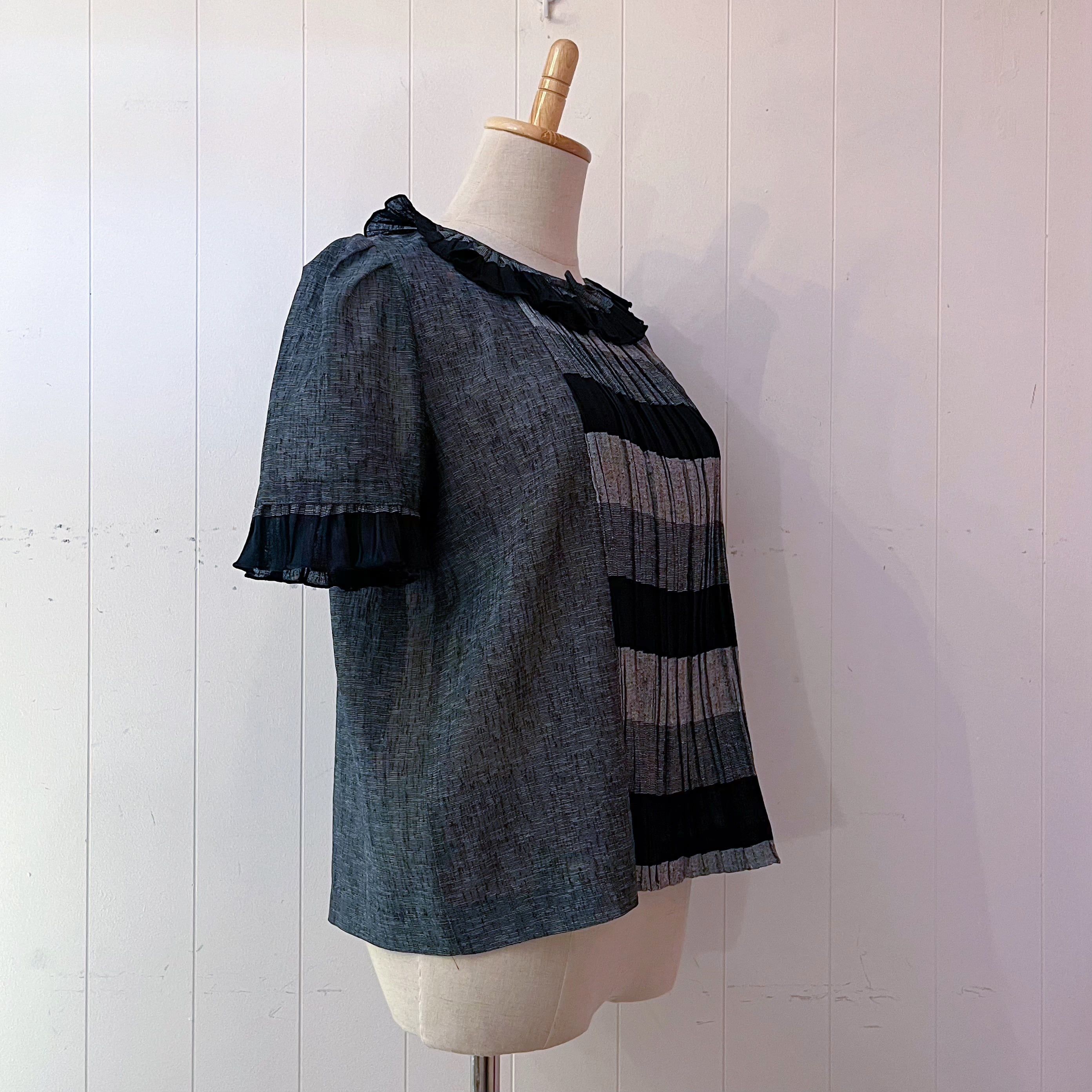 pleats collar monotone blouse