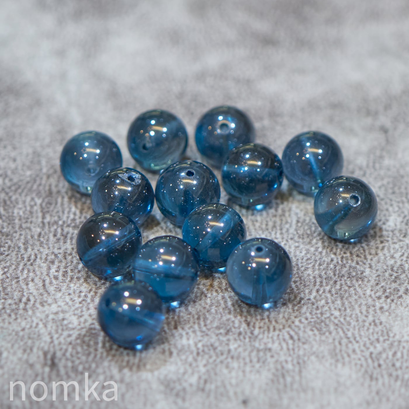 【気品高きロンドンの夜を纏う】ブラジル産 高品質ロンドンブルートパーズ (希少サイズ/9mm玉) ビーズ/一粒売り