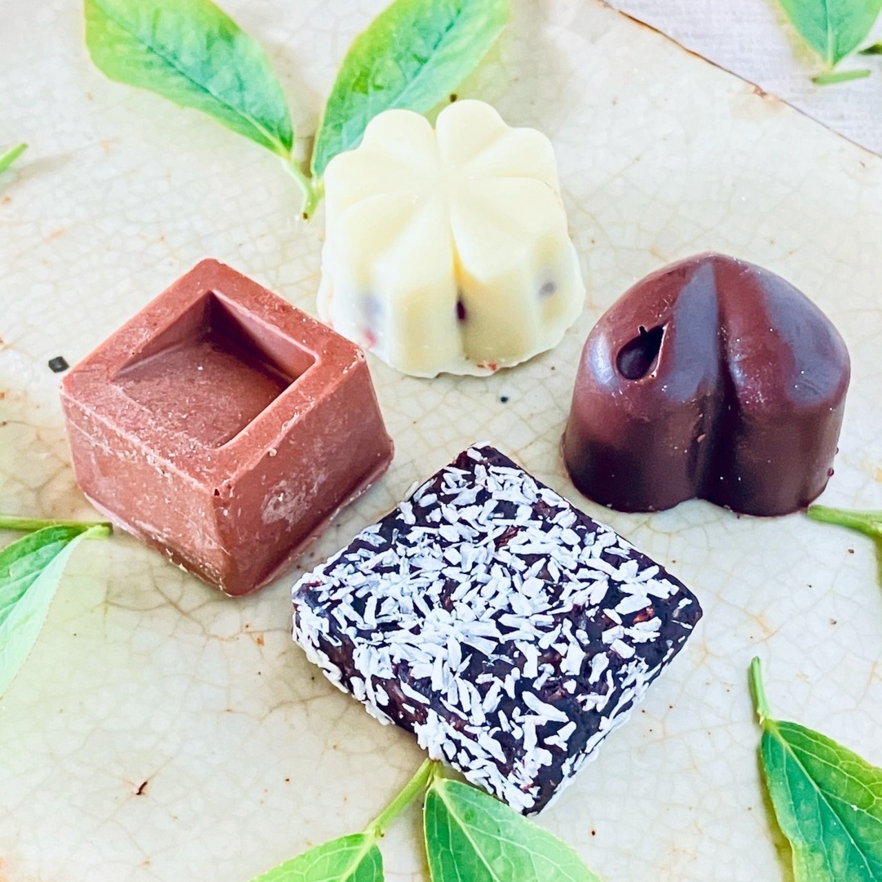 クッチーナさん　ビター＆ホワイト＆ミルク＆生チョコ詰め合わせ(4個)