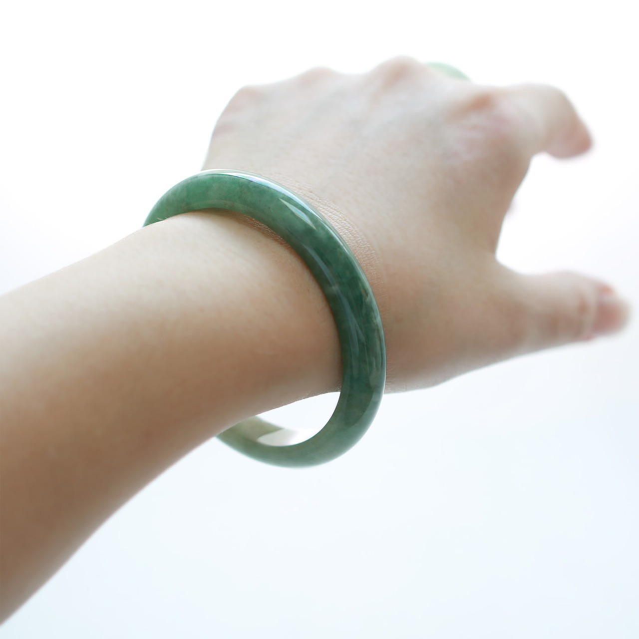 【内径 56.1mm】翡翠甲丸バングル  A貨翡翠 jd_bg1314