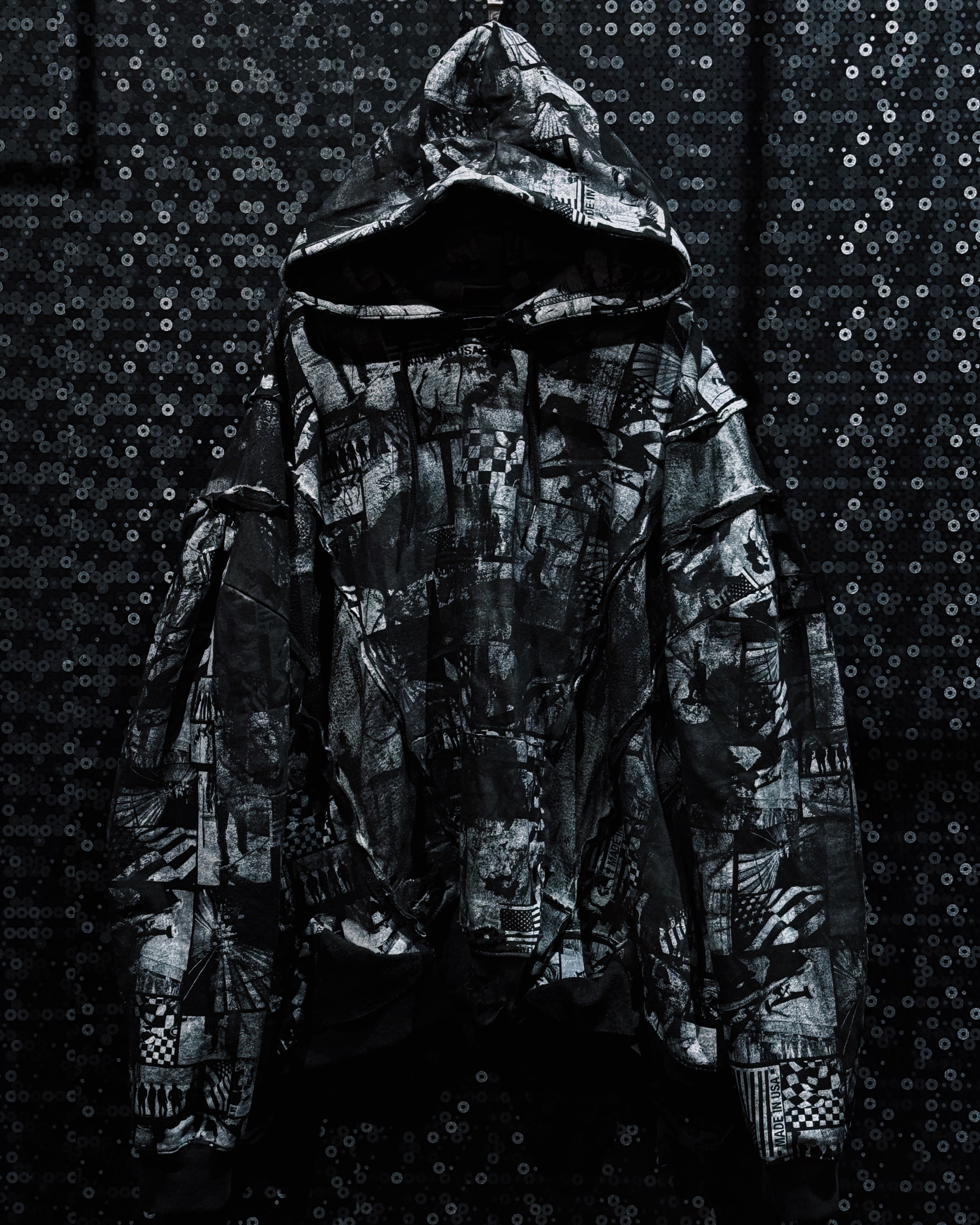【ÆIEM】vivid notes “NO NATION” Multi-Sleeve Graphic Hoodie