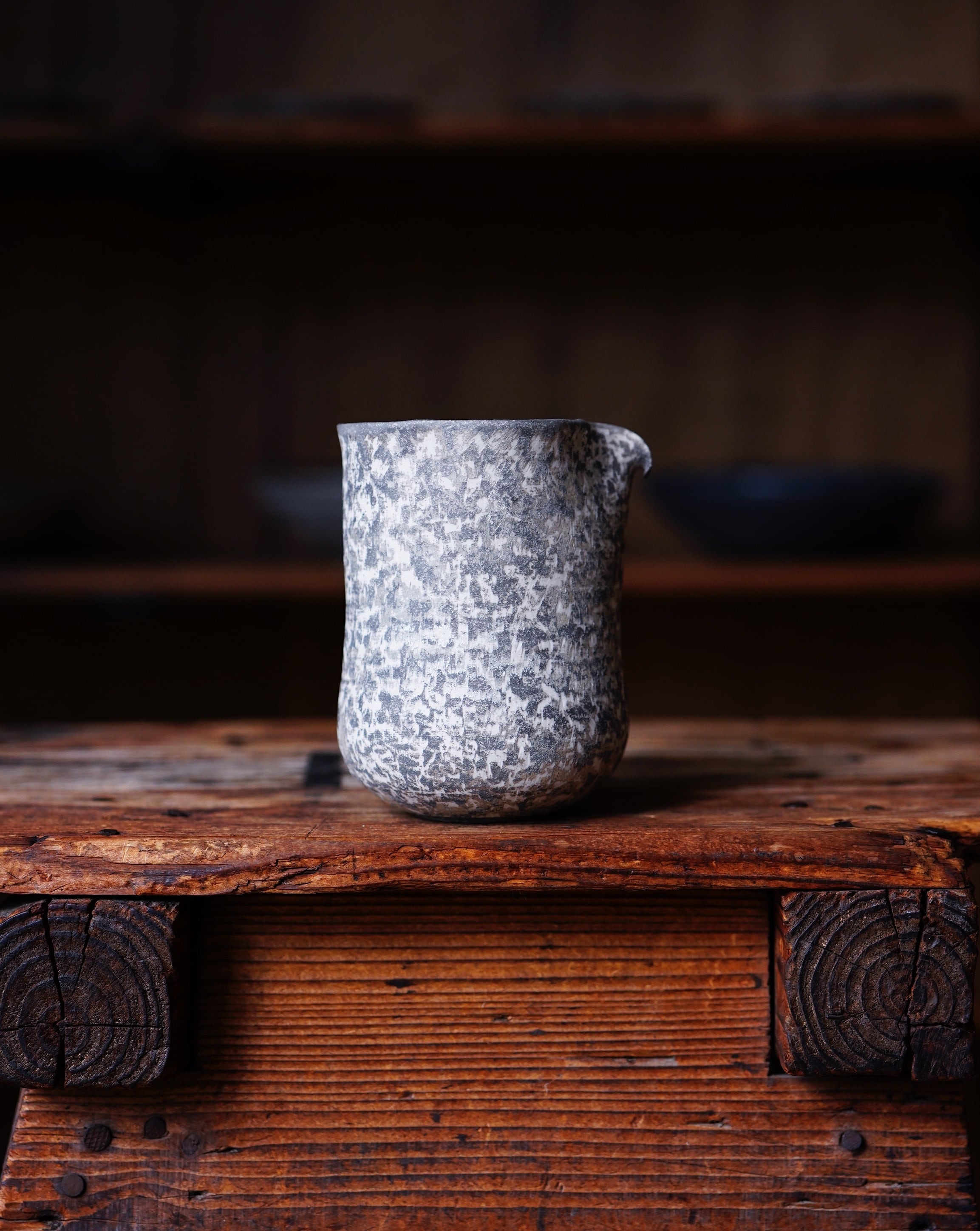 灰銀彩片口 / 山内駿 | hitsujitoyagi