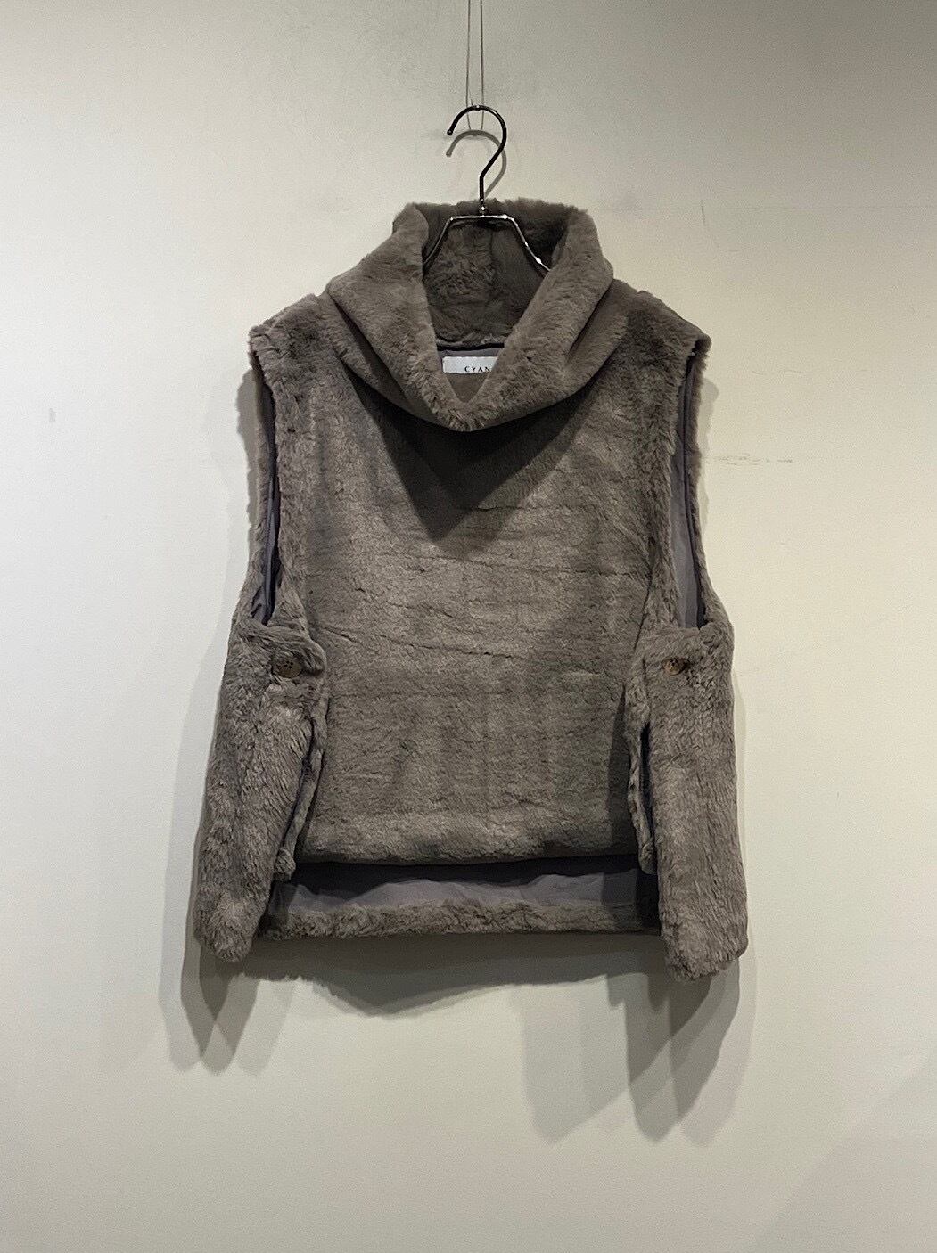 CYAN TOKYO バックオーバーハイネックファーベスト