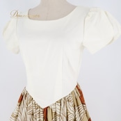 フラダンス 衣装 ワンピース ドレス Hula&Tahiti ホワイト系 パフスリーブ きれい 上品 華やか 鮮やか 明るい かわいい 白 茶 ベージュ ハワイアン アロハ ハワイアンプリント フラ ダンス レッスン 練習 おしゃれ ナチュラル パーティー