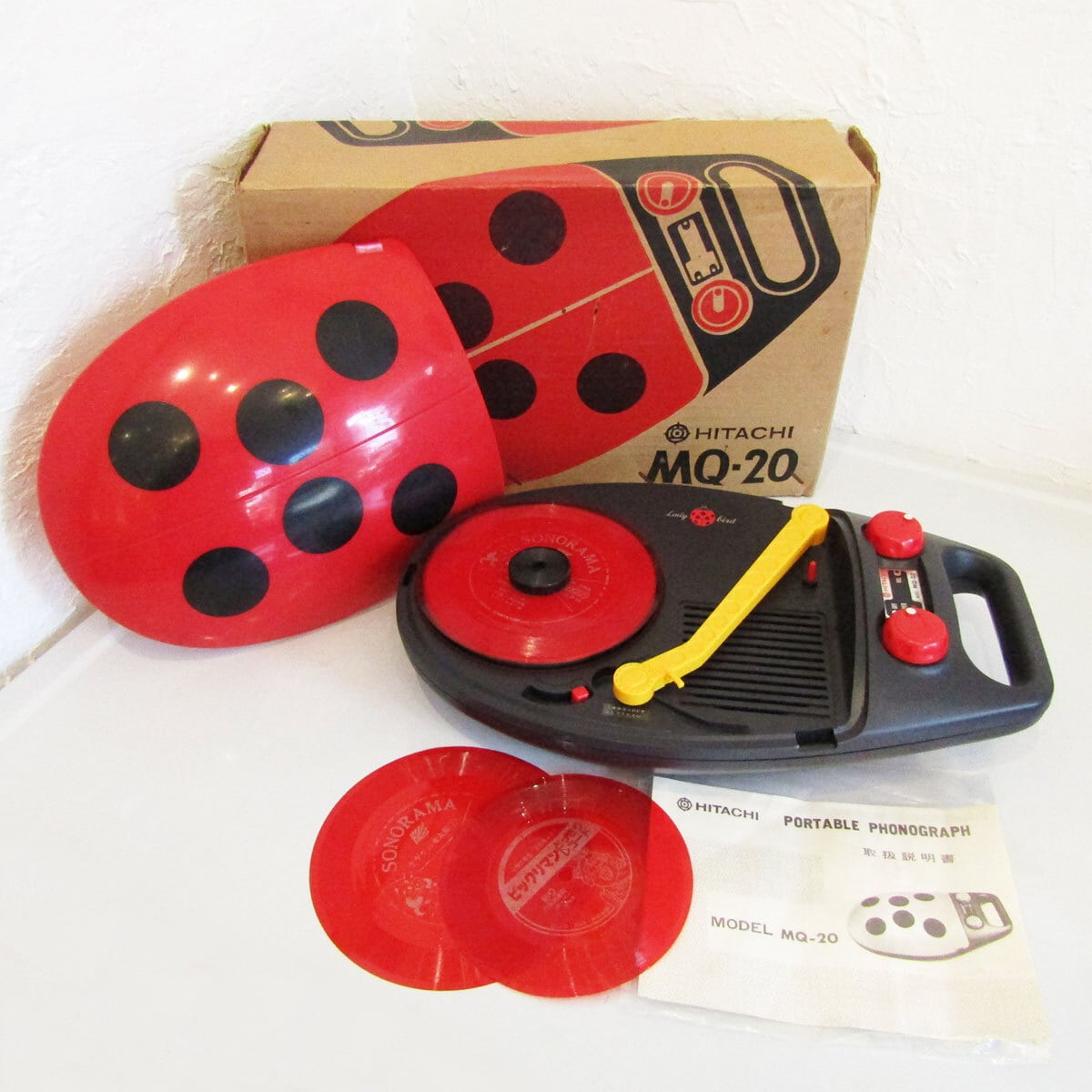 匿名配送　モンソニ　マジカル☆メルルンずの 限定オリジナルパブミラー 70s HITACHI MQ-20 Ladybug portable record player | PANIC ART