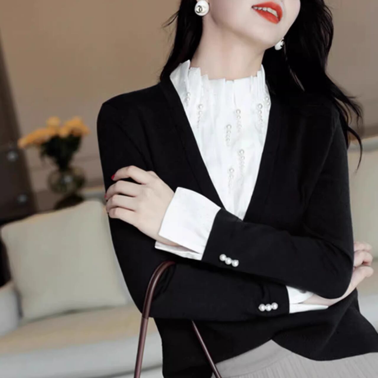 パール装飾付きVネックニットカーディガンレイヤード風デザイン K1037