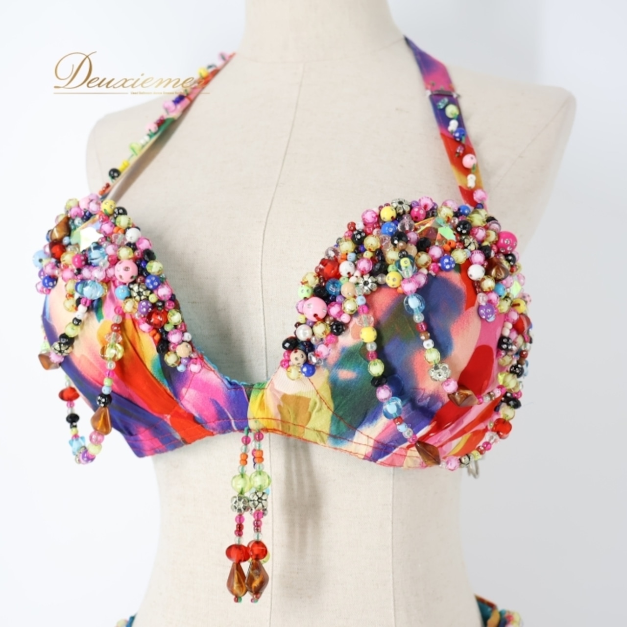 ベリーダンス オリエンタル衣装 上下セット レッド系 NASER ABBAS カラフル ラインストーン ビーズ フリンジ 赤 青 紫 黄 トップス スカート 巻きスカート ポップ 鮮やか 華やか ブルー系 ピンク系 ホワイト系 イエロー系 パープル系