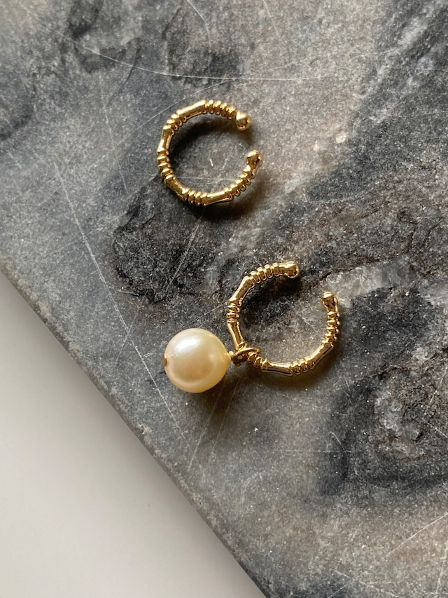 揺れる真珠…リーフイヤーカフ真珠付き　ペア