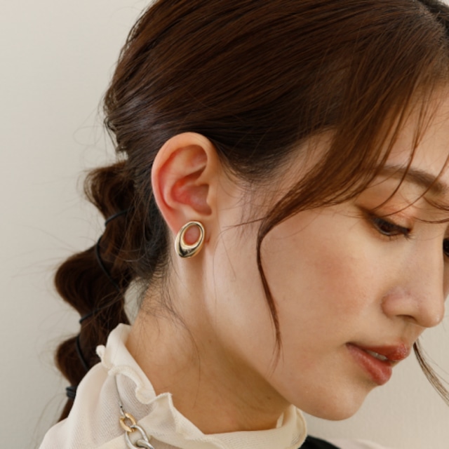 Oval design earring