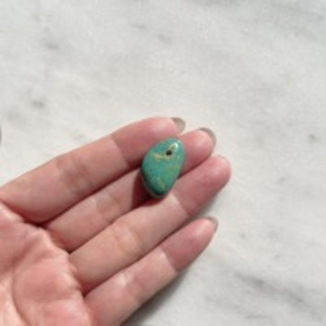 【SALE】【超美石】アリゾナ産　キングマンターコイズ　（穴あきタンブル）　5254