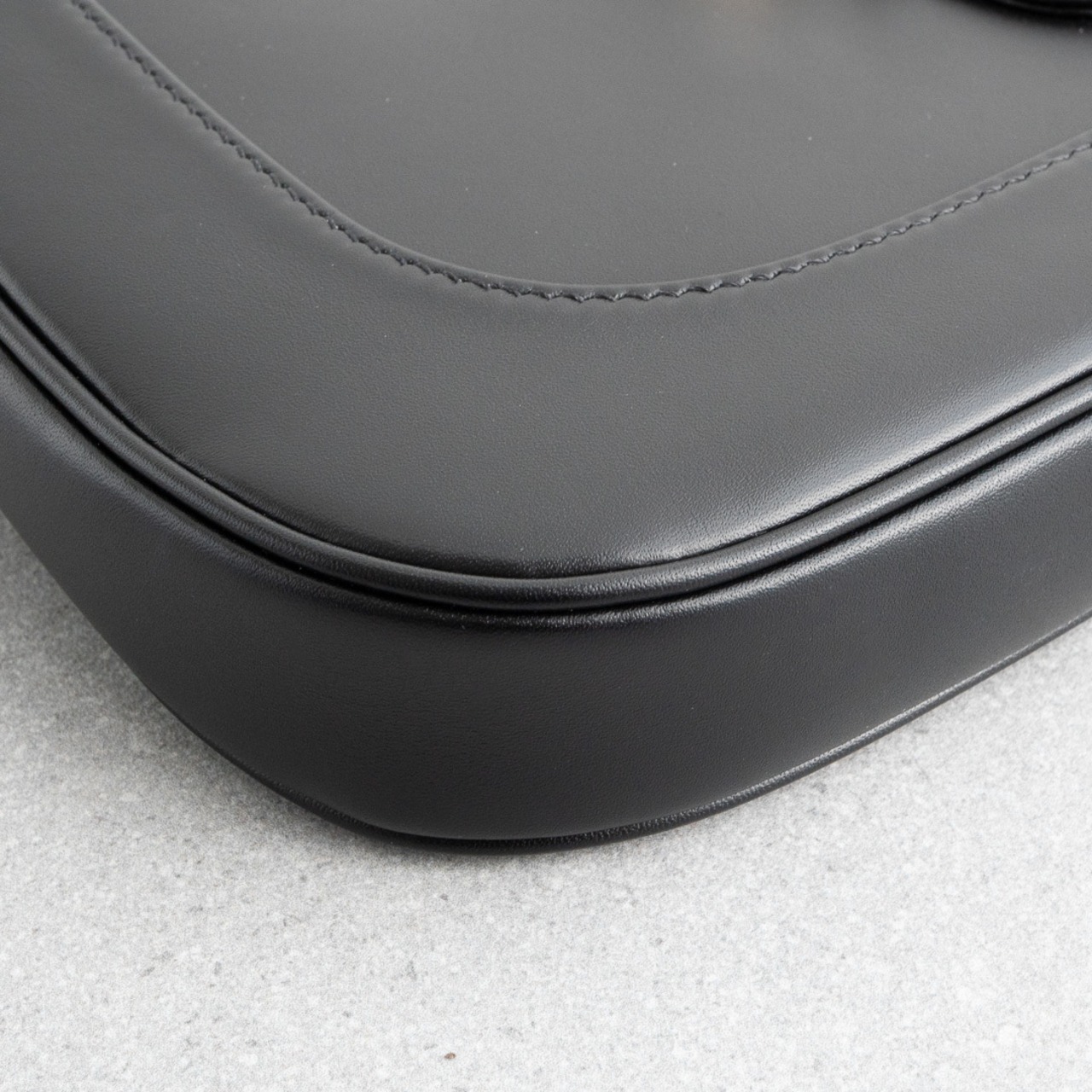 グッチ ジャッキー 1961 ミディアム ショルダーバッグ ブラック レッド レザー