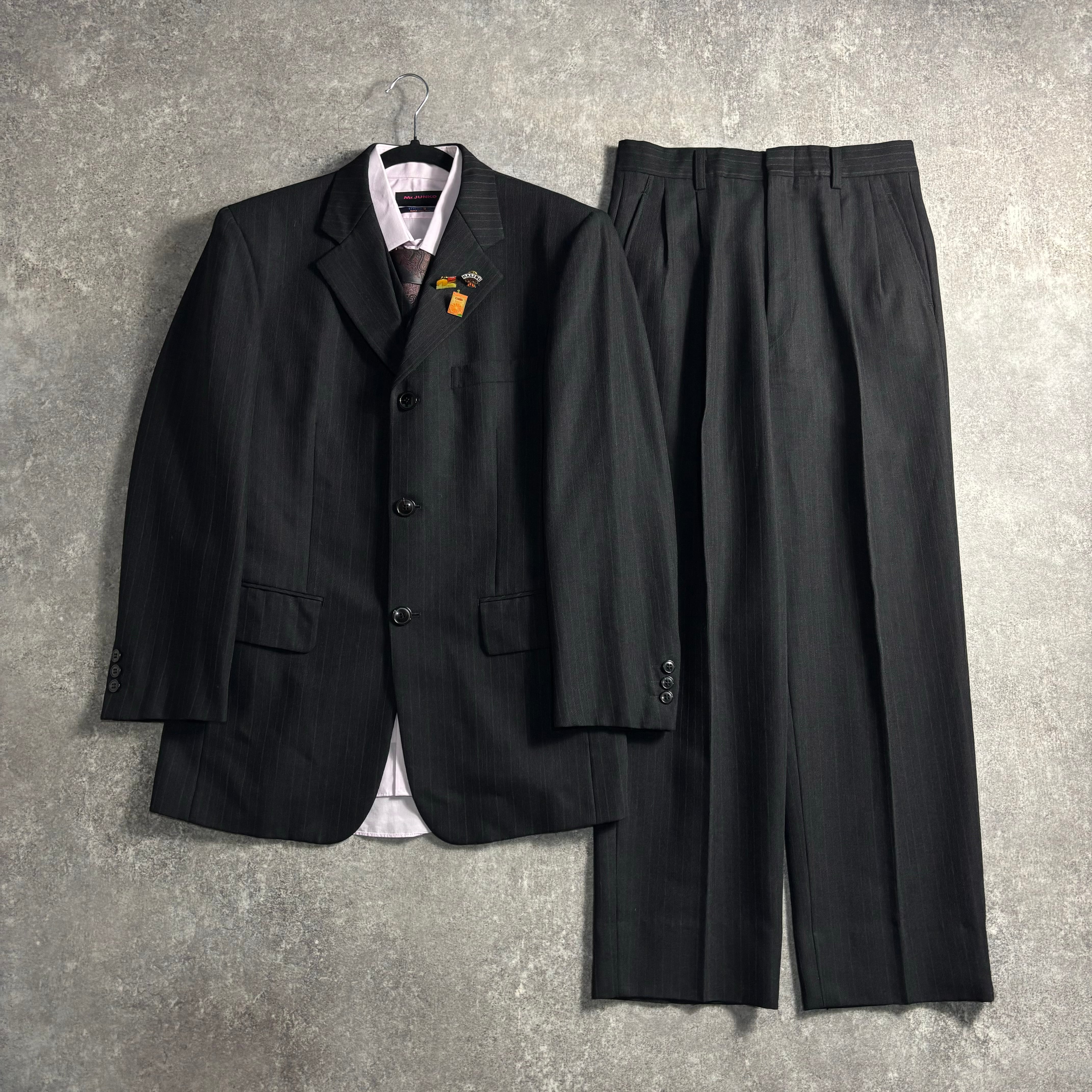 LOST特注【vintage】セットアップ ダブルスーツ ブラック 特殊質感 LOST特注【vintage】セットアップ ダブルスーツ ブラック 極上