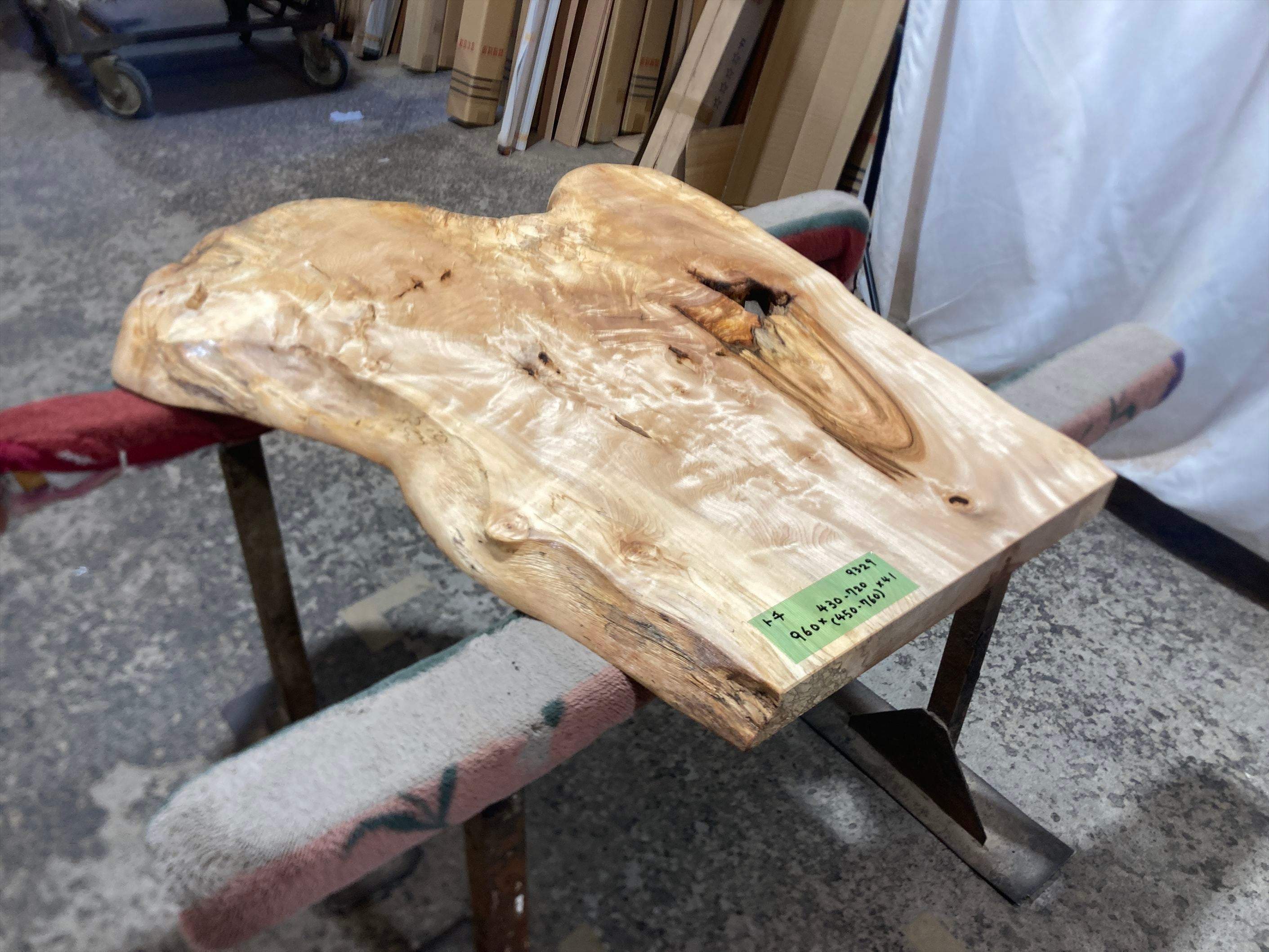 ローテーブル | 銘木無垢材一枚板の来宝綜合銘木工業株式会社