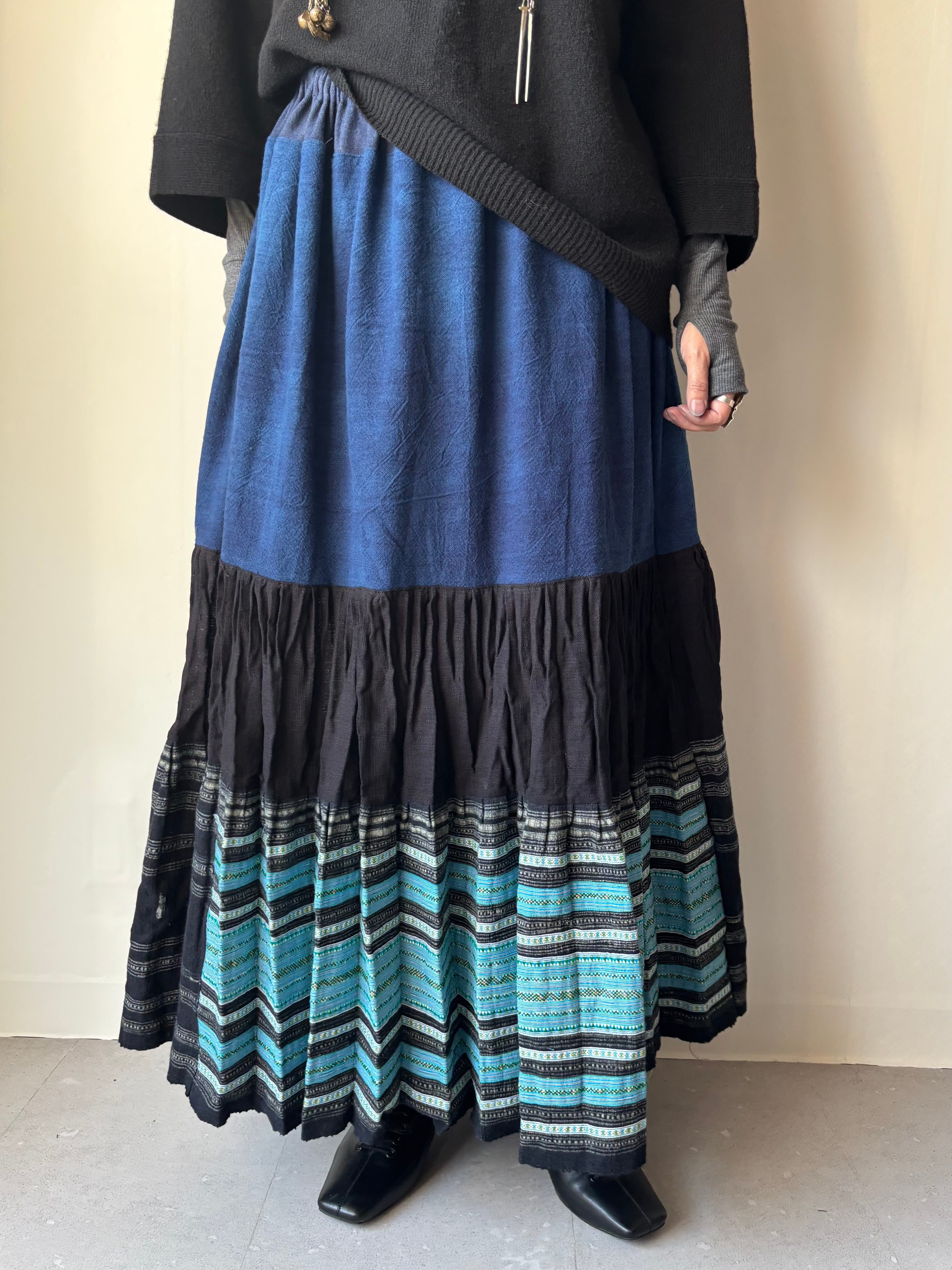 モン族スカート 070 ロング 裾ボリューム 贅沢に巻きスカート1枚使用