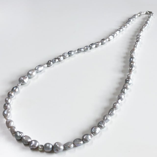 落ち着きあるパール！ グレー淡水パール ロングネックレス ne1103
