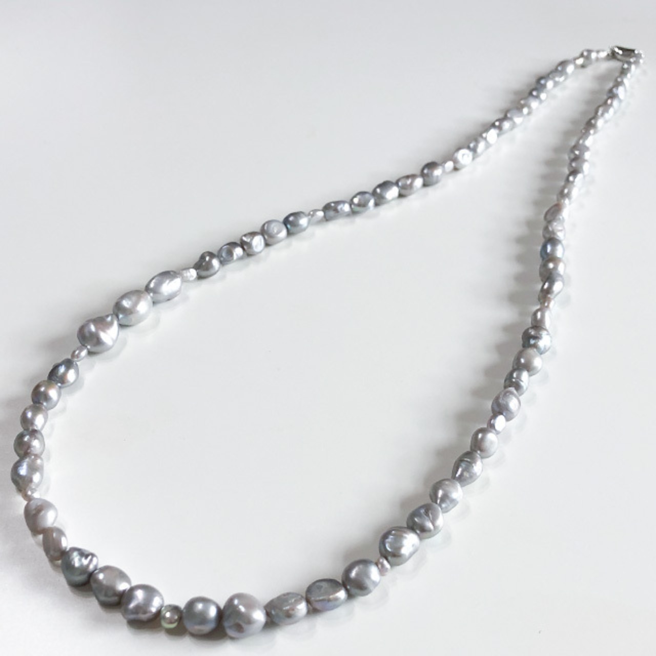落ち着きあるパール！ グレー淡水パール ロングネックレス ne1103