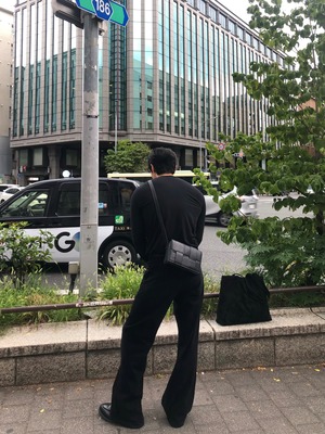 Intreccio Line Luxe Shoulder Bag [Black]