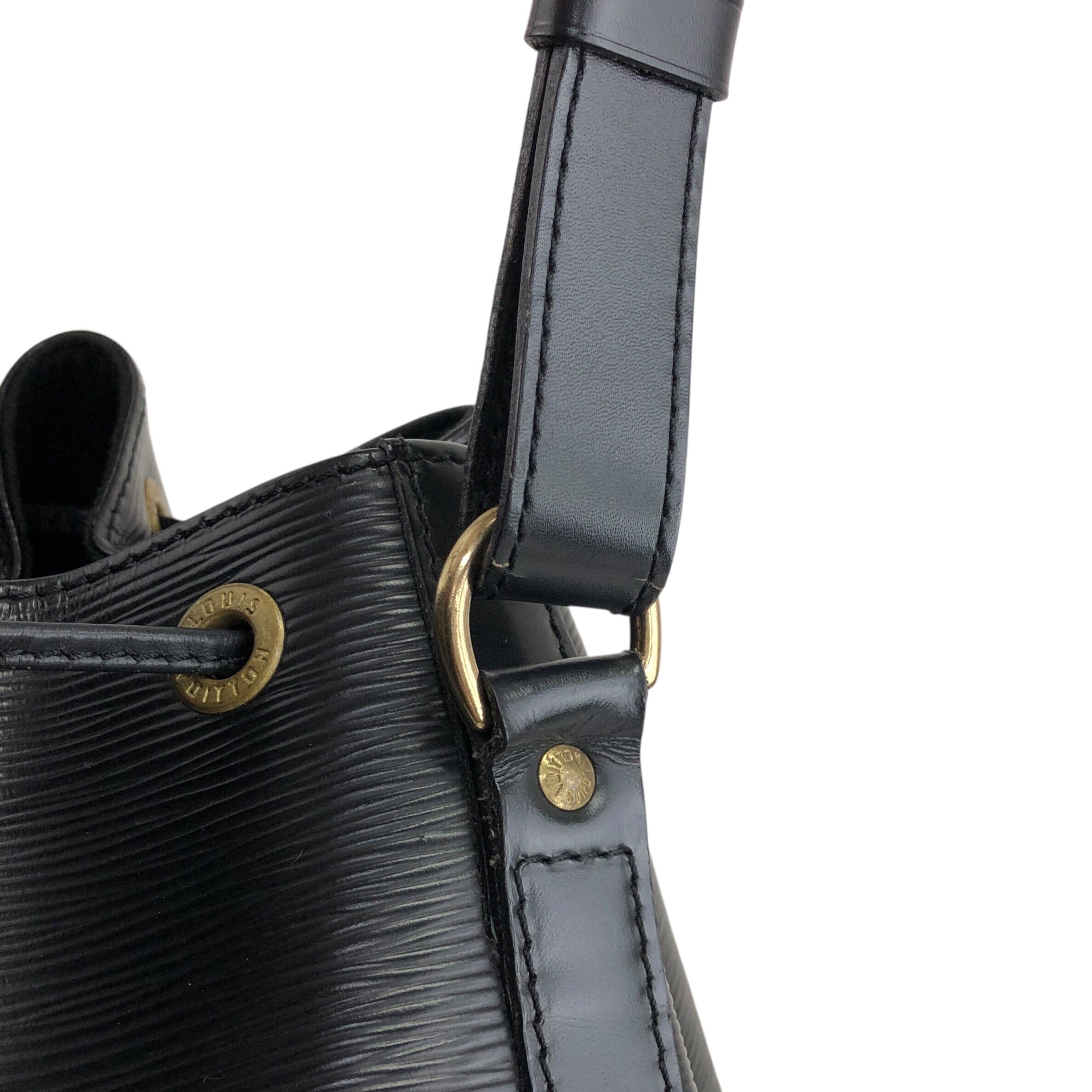 LOUIS VUITTON ルイヴィトン エピ ショルダーバッグ ブラック ノエ