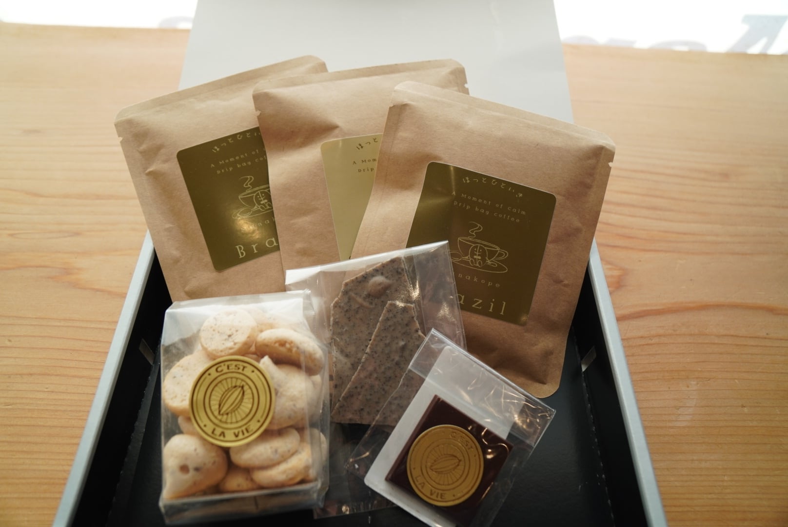 2ヶ月に一度のお楽しみコーヒーとチョコの定期便 | Manakope Coffee