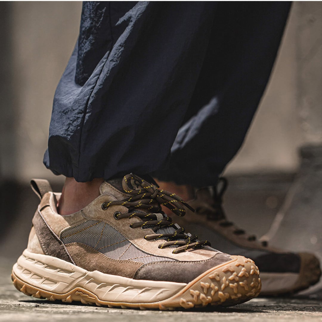 メッシュパネルの厚底ソールスニーカー A18806