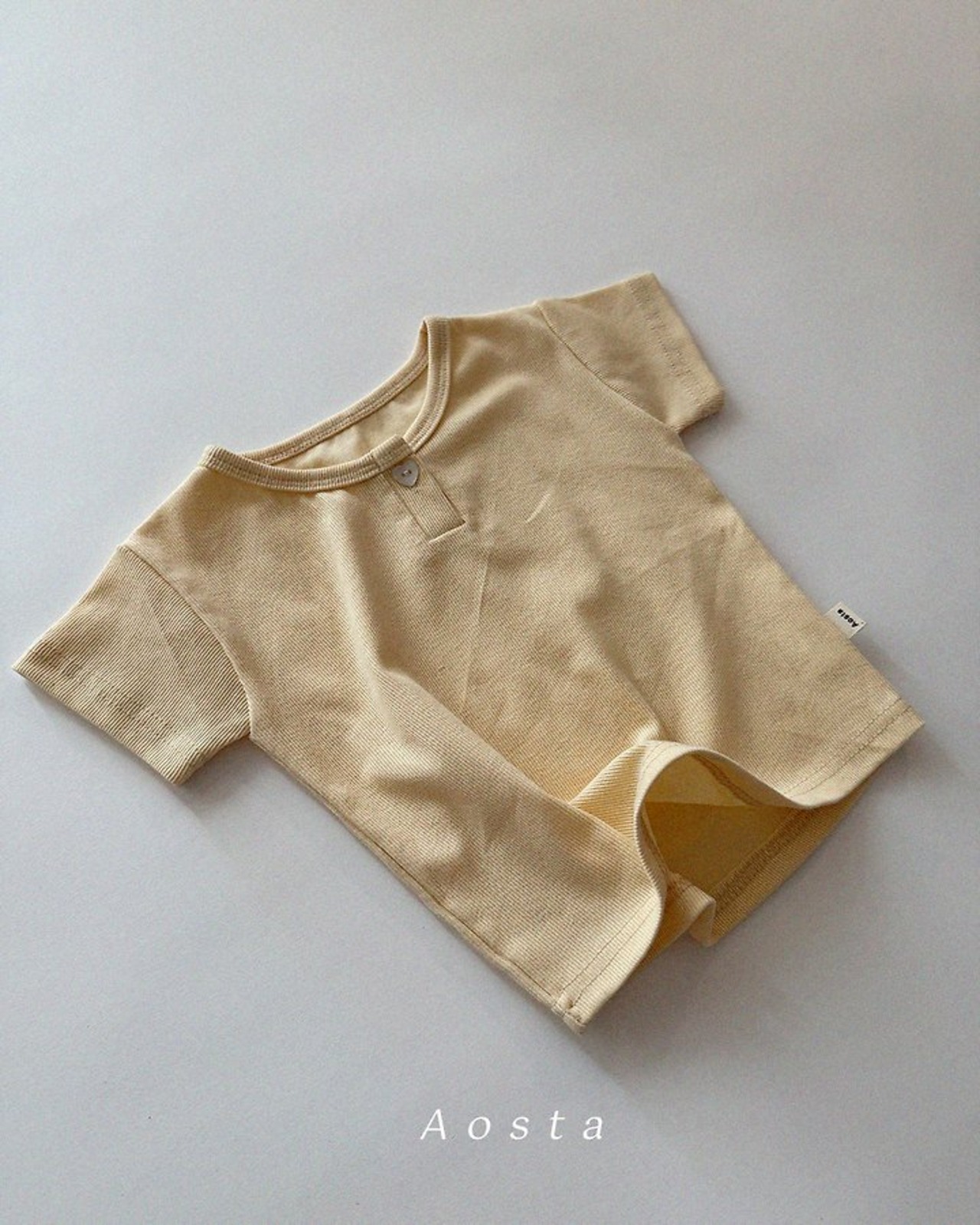 [Aosta] Heart button tee / [아오스타] 하트단추티