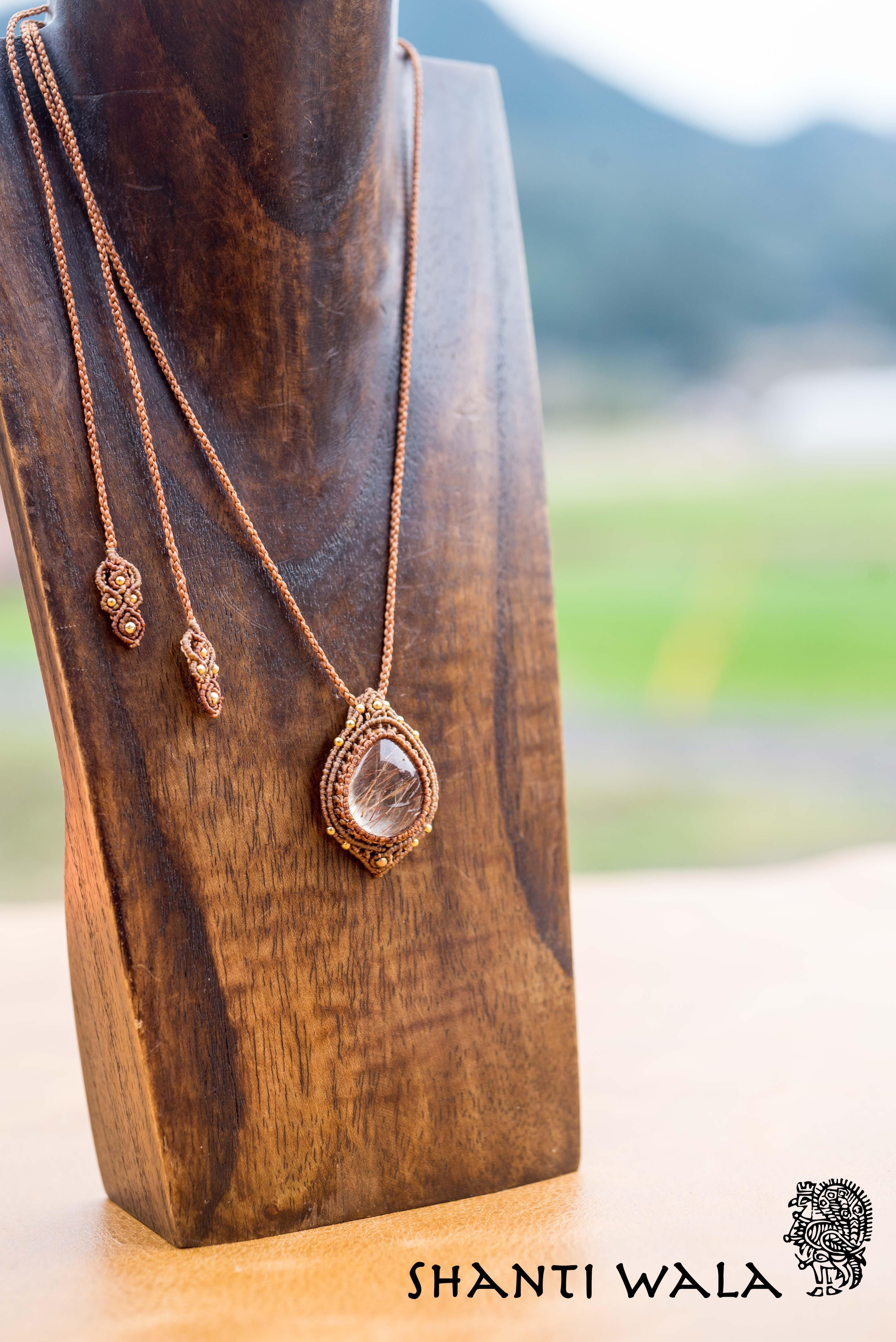 まつこ】ルチルクォーツ＆アイオライトのマクラメ編みネックレス他