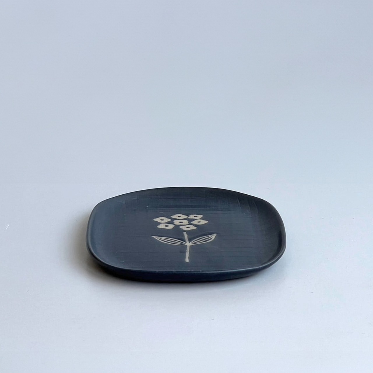 A2363 wanohana中皿（紺）