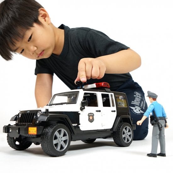 bruder ブルーダー Range Rover 緊急車両(フィギュア付き) BR02885 おもちゃ 知育玩具 車 3歳 4歳