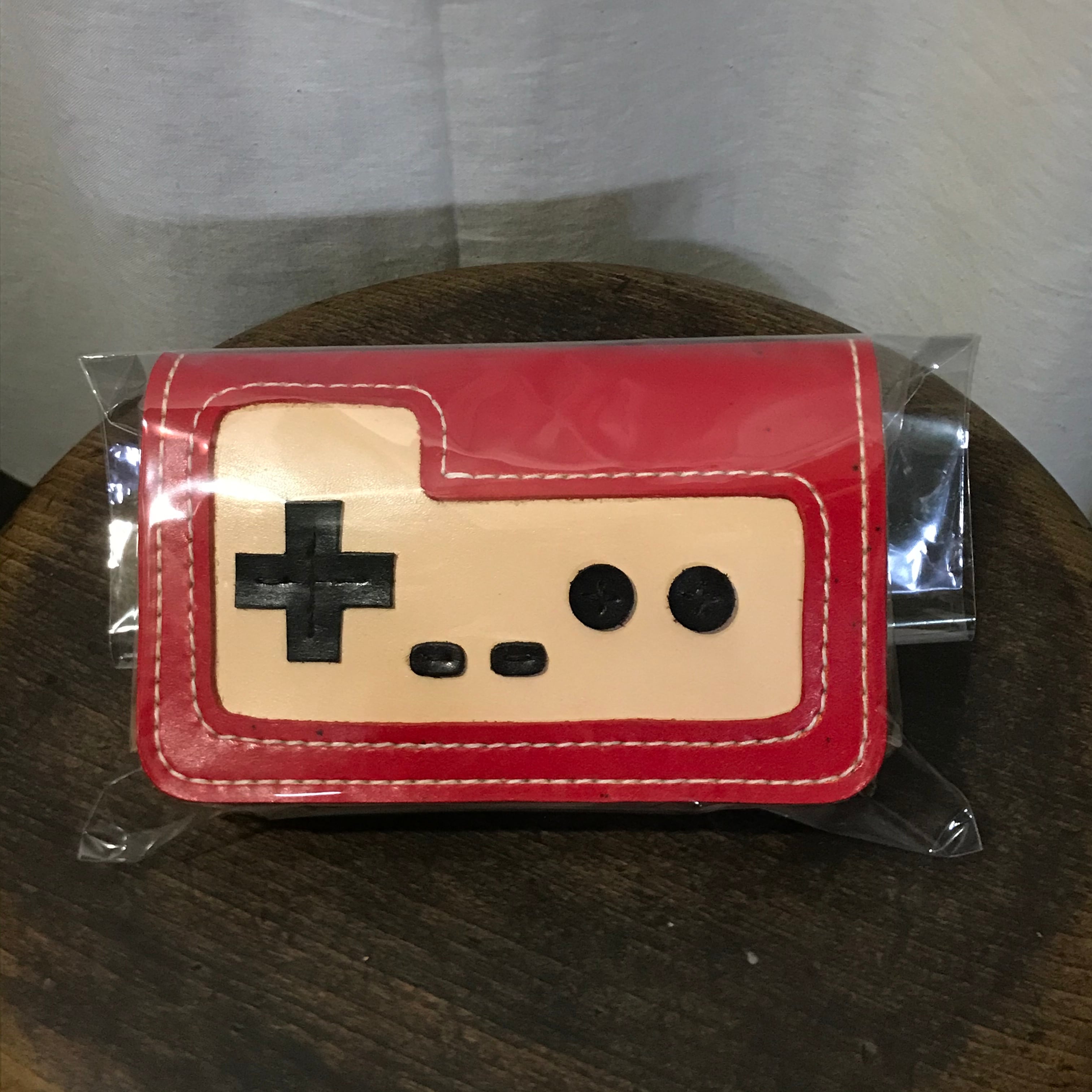 ファミコン風コントローラーミドルウォレット 本革 ヌメ革 手染め ハンドメイド