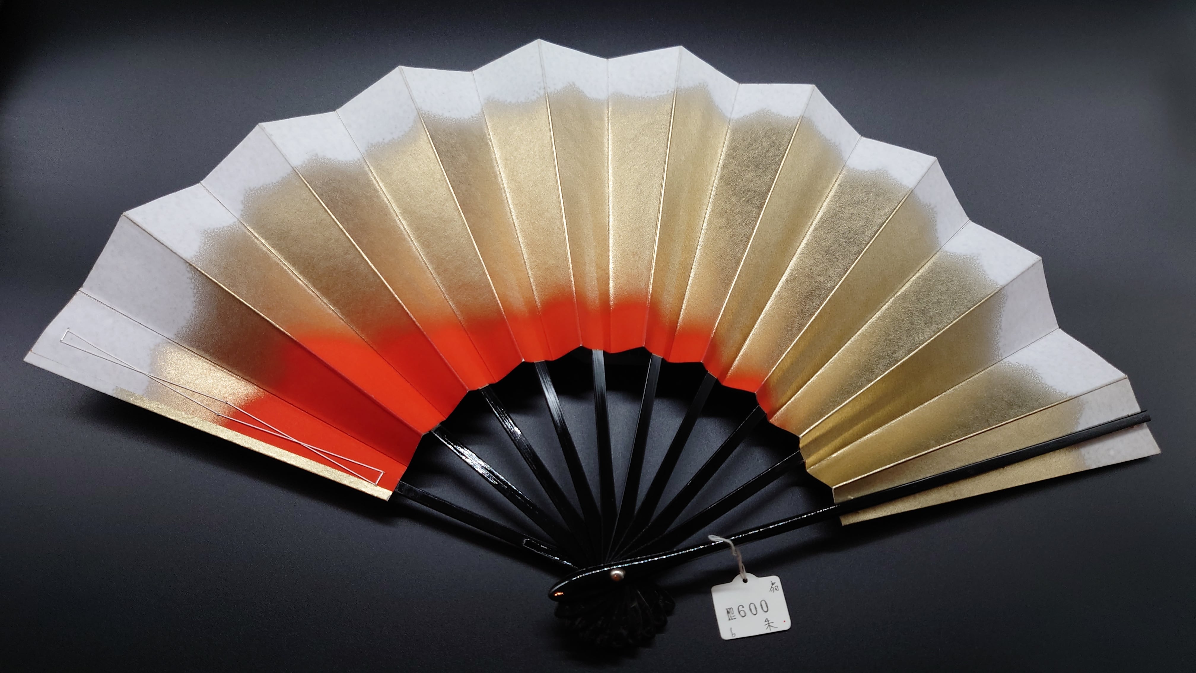 No4593 京都十松屋福井謹製　妻朱金地草花流水文　舞扇　木箱付　送料無料 075760]京都十松屋福井謹製 妻朱金地草花流水文 舞扇 木箱付