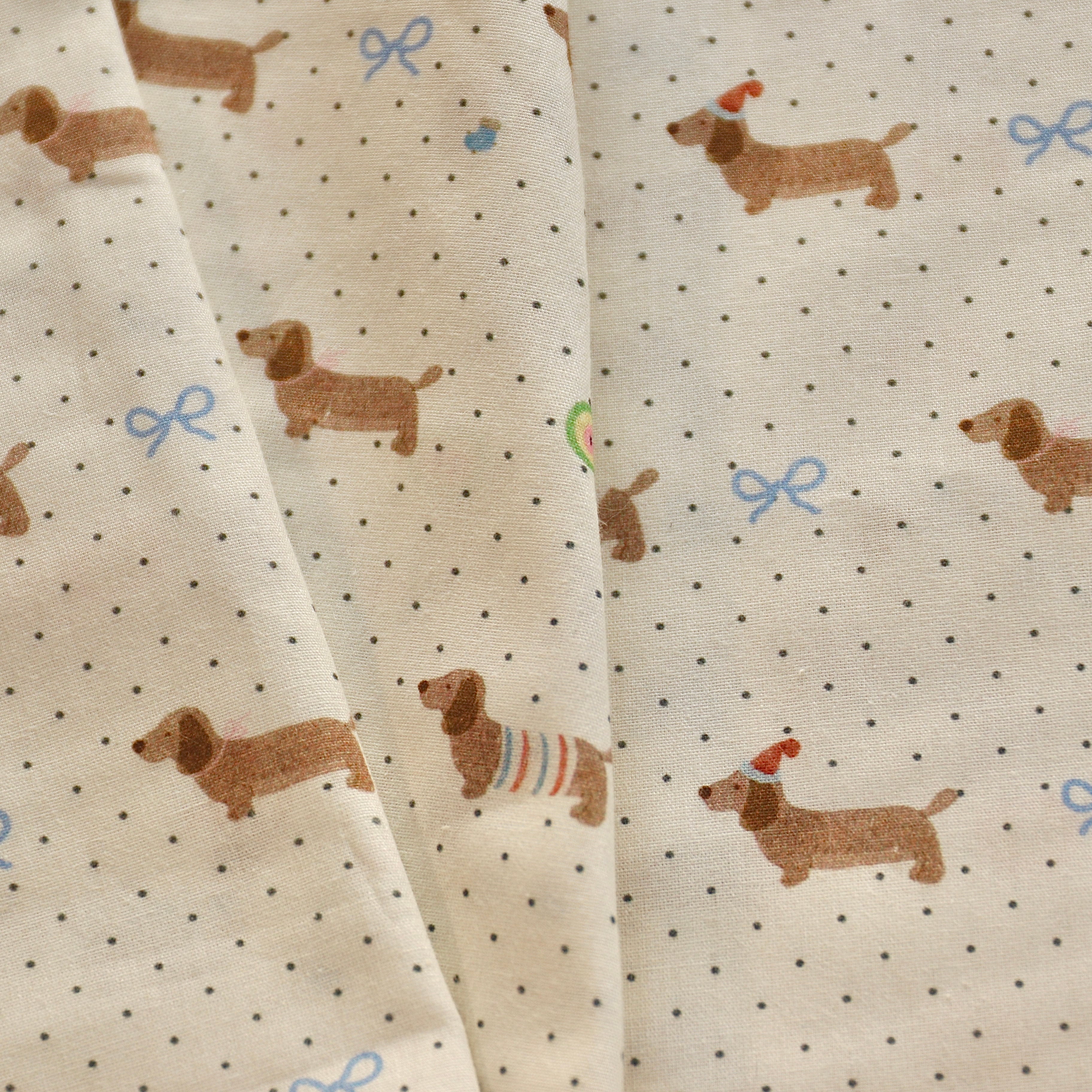 再入荷しました【生地】100％コットン 犬好き必見！ダックスフンド柄x
