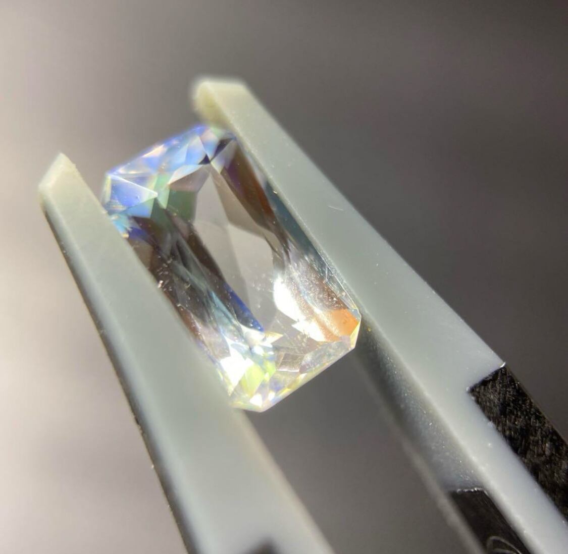 レインボームーンストーン 0.82ct 宝石 ルース | GCC.GEMS. レインボームーンストーン 0.82ct 宝石 ルース | GCC.GEMS.