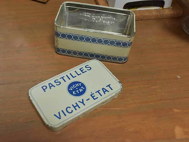 VICKY-ETAT Tin缶 フレンチアンティーク